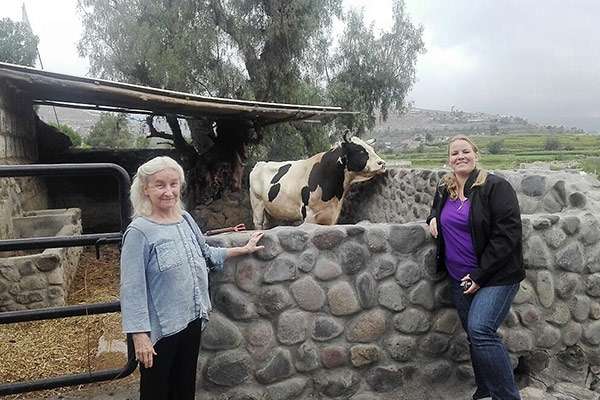 Mother and daughter in Arequipa's countryside