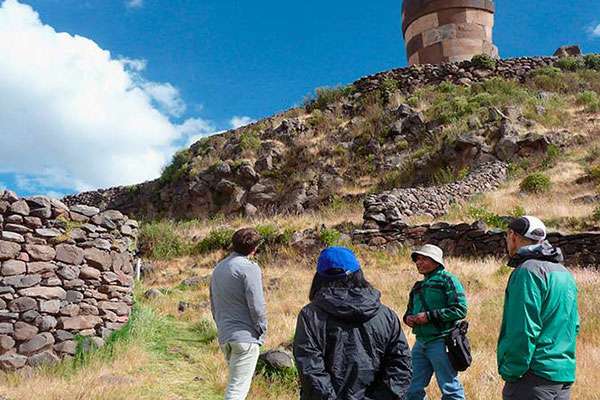 Guide explaining about Sillustani Tombs