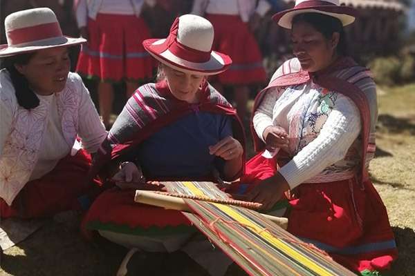 Weaving with andean village ladies in Cusco