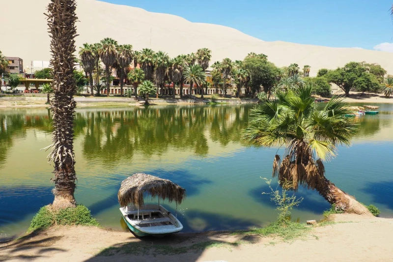 HUACACHINA OASIS PERU