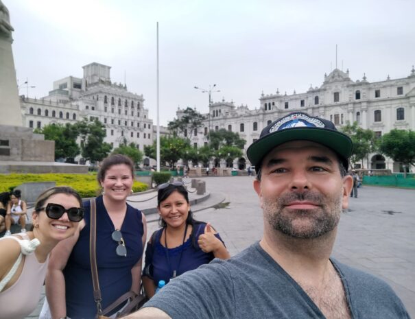 friends selfie in plaza san martin